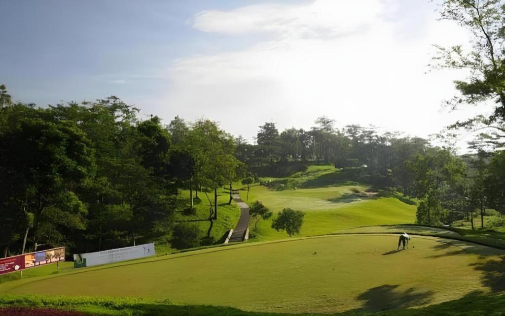 Taman Dayu Golf Club And Resort Prigen Eksteriør billede